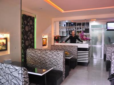 Green Hotel Near Lotte Center Hanoï Extérieur photo